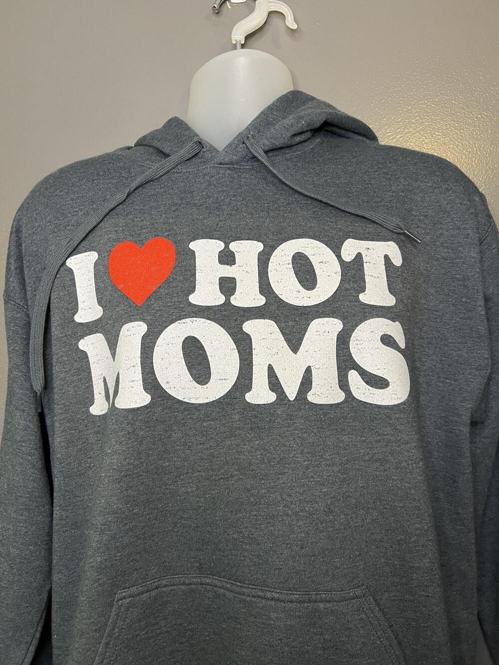 I Love Hot Moms Gildan Hoodie Mens Large Gray Funny Graphic Fleece Sweatshirt